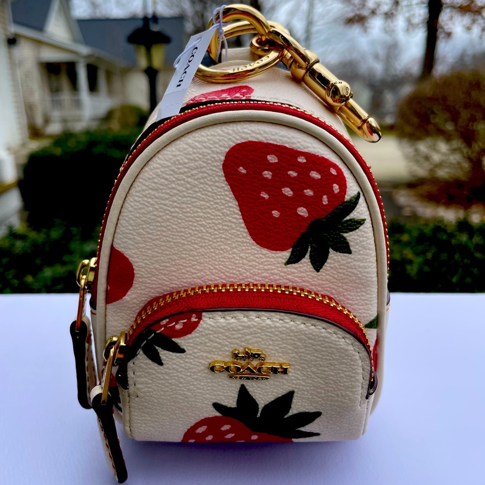 NWT!🍓🍓MINI COURT BACKPACK BAG CHARM WITH WILD STRAWBERRY PRINT!